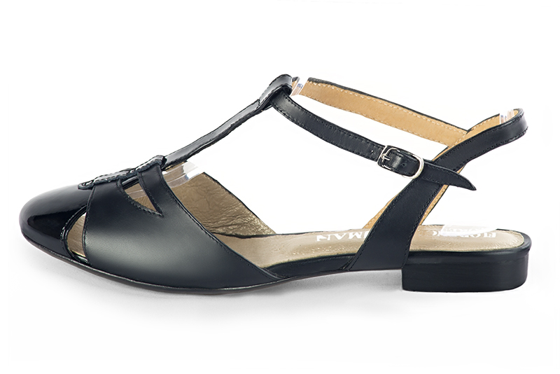 Gloss black women's open back T-strap shoes. Round toe. Flat leather soles. Profile view - Florence KOOIJMAN